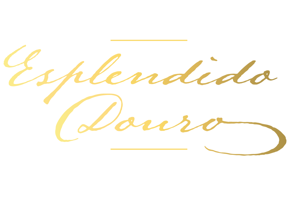 Gold script logo reading ‘Esplêndido Douro’ with elegant calligraphy on a transparent background, representing a premium olive oil brand
